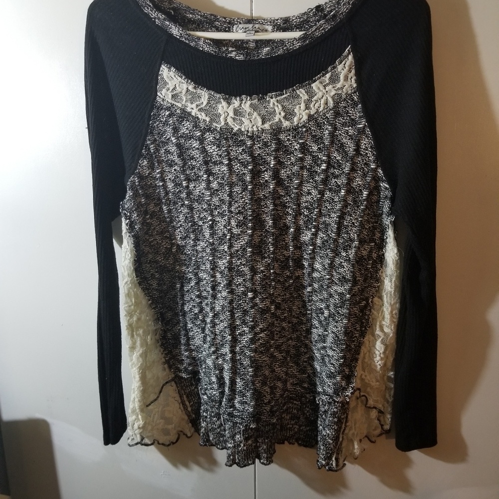 Women's Black and Gray Sweater with Lace Detail - Picture 5 of 7